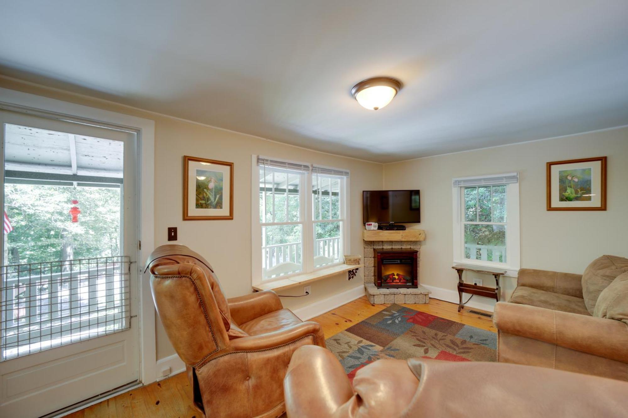Holiday home Bryson With Private Fire Pit And Creek!